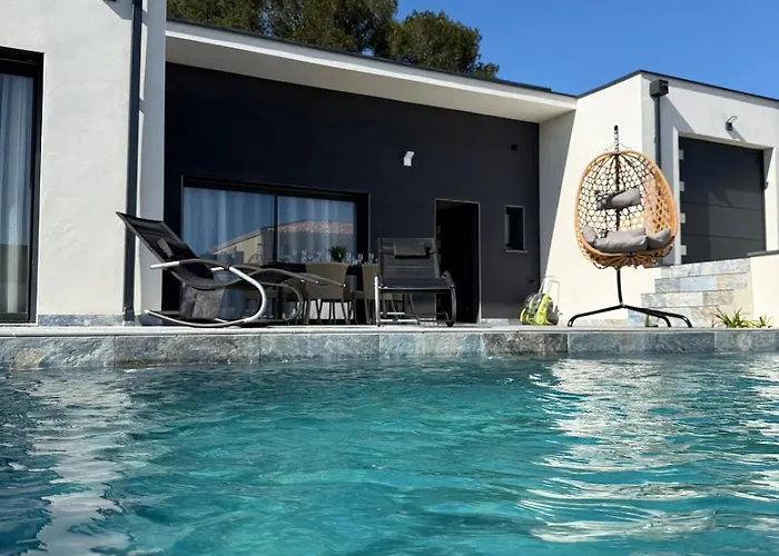 New Villa 2025 Pyrenees View, Pool & Comfort