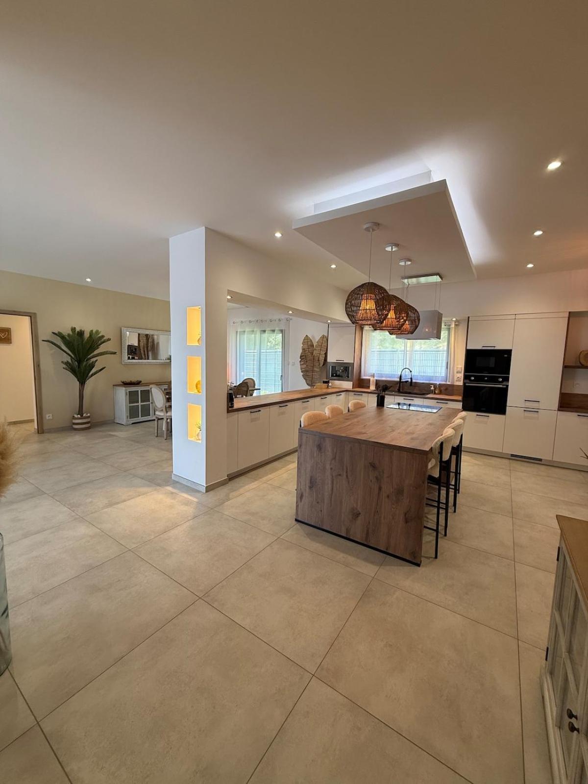 New 2025 Pyrenees View, Pool & Comfort Villa